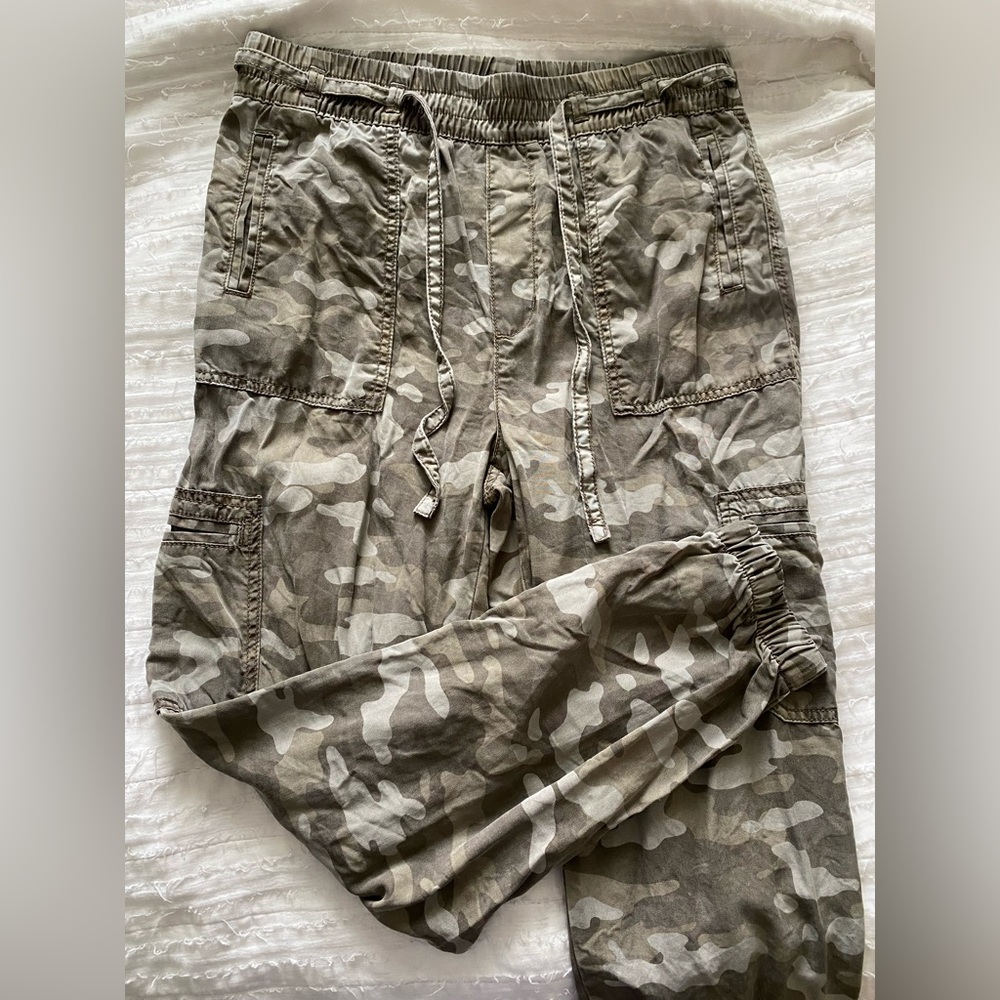 american eagle joggers!